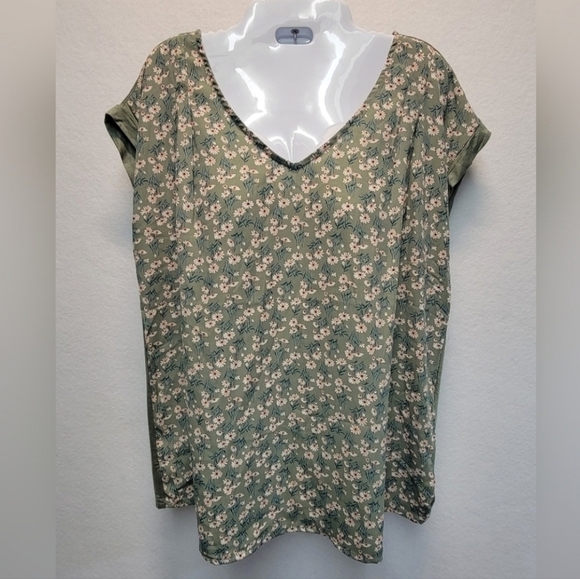 Bundle Of 5 Womens Size Medium Tops 2 NWT 2 NWOT 1 Used - Picture 3 of 9